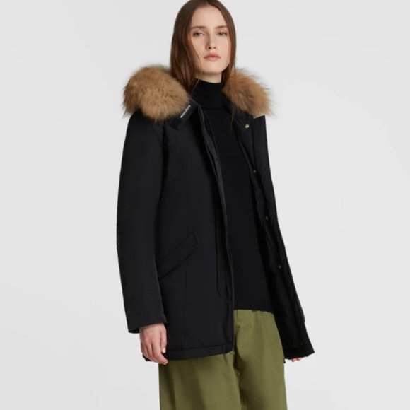 WOOLRICH Luxury Arctic Parka down coat in black with detachable raccoon fur - Picture 4 of 13